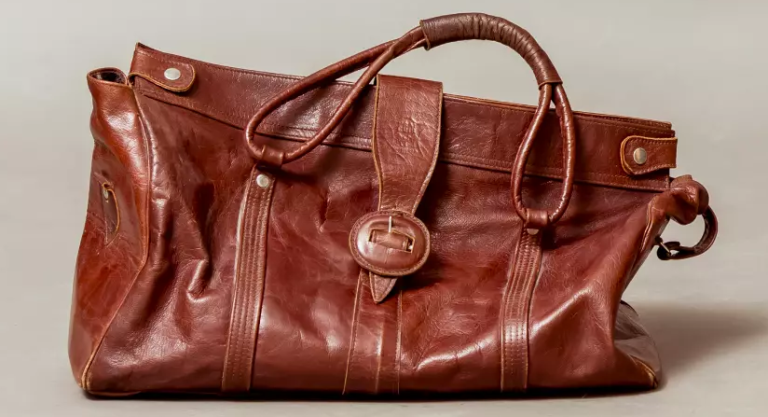 How to Get Wrinkles Out of a Leather Bag